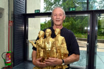 Der deutsche K�nstler Ottmar H�rl ist bekannt f�r seine Installationen mit massenhaft produzierten Figuren bekannter Pers�nlichkeiten. IMAGO/Manfred Siebinger