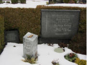 Dobrosch, G�nter * 1904, + 1972   K�hne, Hedwig * 1904, + 1981   K�hne, Kurt * 1900, + 1985   Struck, Ruth (geb. K�hne) * 1926, + 1960   Struck, Wilburg Ostara * k.A., + 2005 