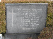 Dobrosch, G�nter * 1904, + 1972   K�hne, Hedwig * 1904, + 1981   K�hne, Kurt * 1900, + 1985   Struck, Ruth (geb. K�hne) * 1926, + 1960   Struck, Wilburg Ostara * k.A., + 2005 