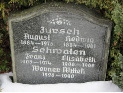 Jursch, August * 1884, + 1975   Jursch, Hedwig * 1884, + 1961   Schwaten, Elisabeth * 1908, + 1962   Schwaten, Franz * 1905, + 1974   Wittek, Werner * 1928, + 1990 
