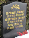 Junker, Richard * 1912, + 1989   Junker, Wilhelmine * 1918, + 1993   Mudra, K�te * 1927, + 1990 ( Junker Lutz ist Antonym beerdigt worden.)
