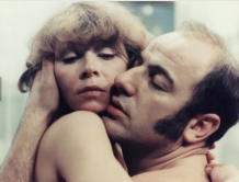 Das Versteck (1978); 1977 reiste Krug in den Westen aus. Sein Film mit der ebenfallsgeflchteten Jutta Hoffmann kam erst 1978 ausdemGiftschrank in der DDR-Kinos.