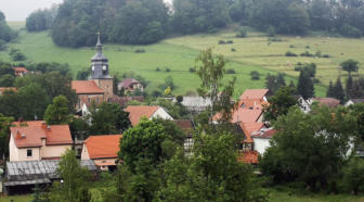 Lippersdorf ist ein Ort mit Fachwerkperlen und einer Kirche mit besonderer Decke.