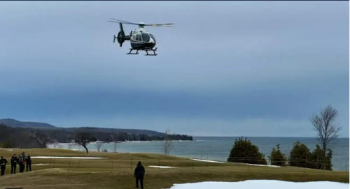 23 Menschen strandeten auf dem Eis, das mehr als 1,6 km abtrieb und sich in mehrere Teile spaltete